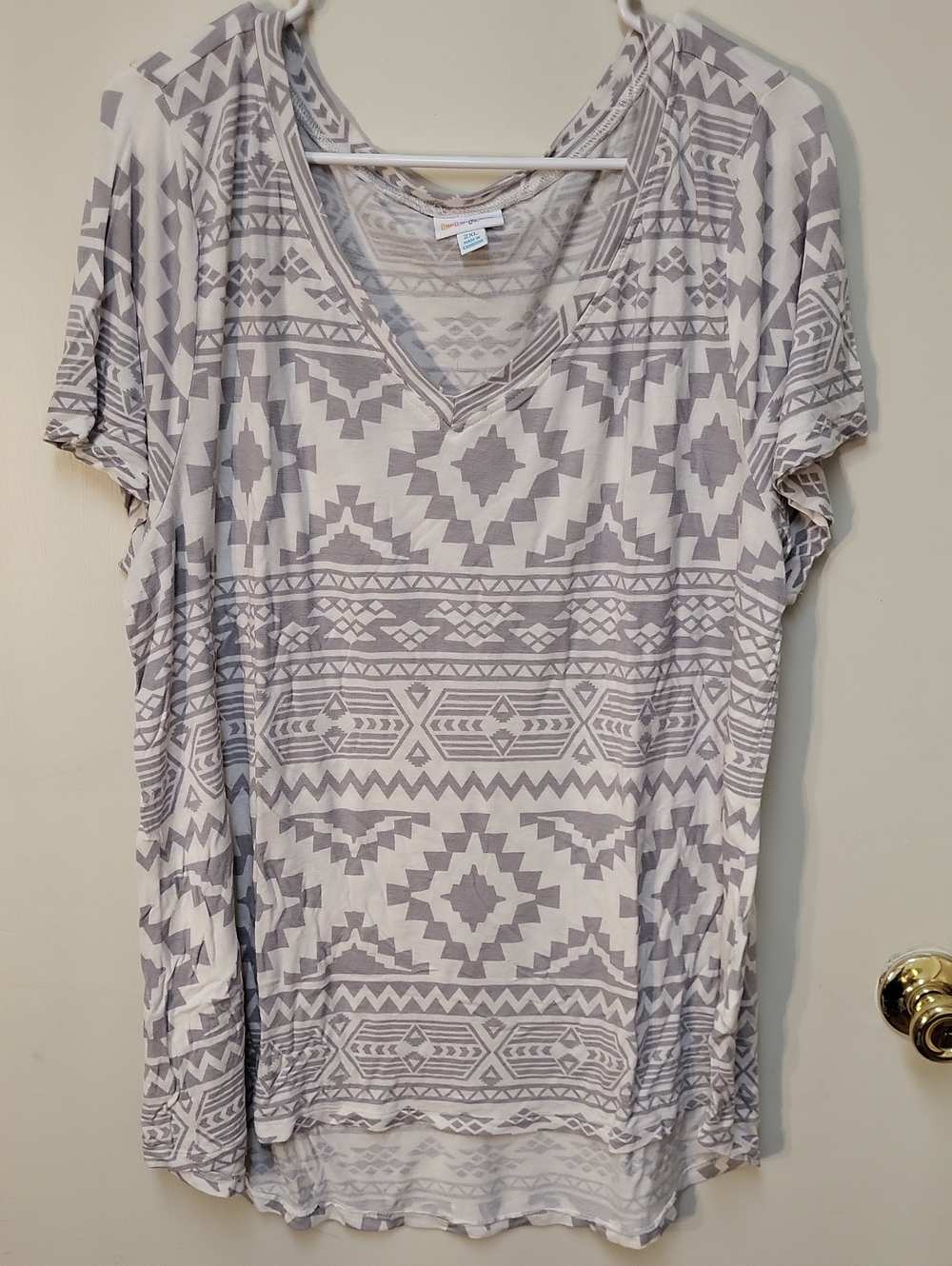LuLaRoe White and Light Gray Geometric V-Neck Hi-Lo Short Sleeve Top
